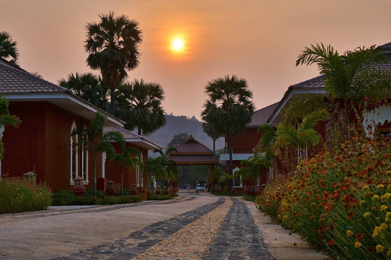 Westay @ Bagan Lotus Hotel ภายนอก รูปภาพ