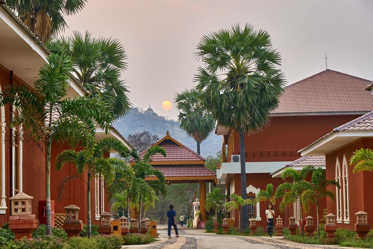 Westay @ Bagan Lotus Hotel ภายนอก รูปภาพ